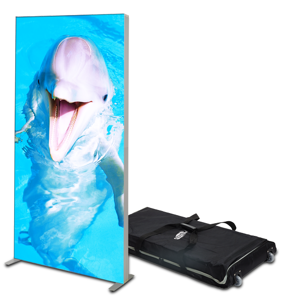 Mobiles, leuchtendes Displayrahmensystem mit lachendem Delfin als Motiv